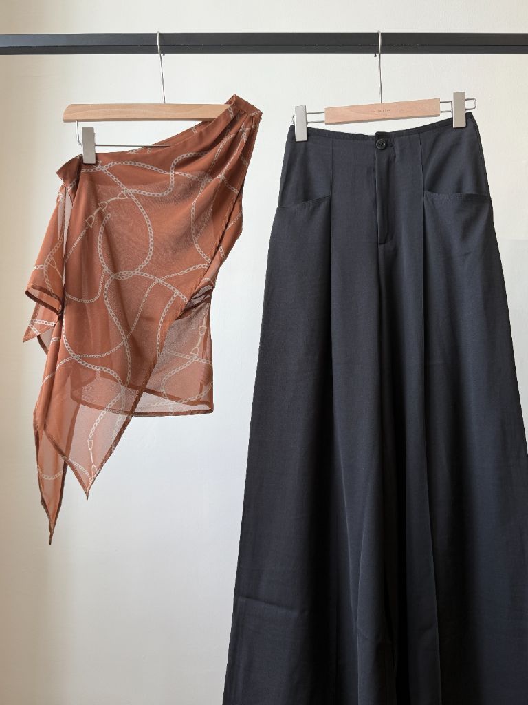 Wynna Graphic Print One Shoulder Top