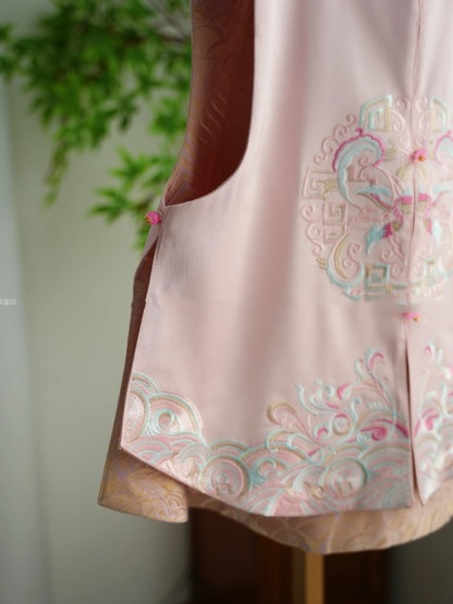 Shuang Qi Two Sided Oriental Vest