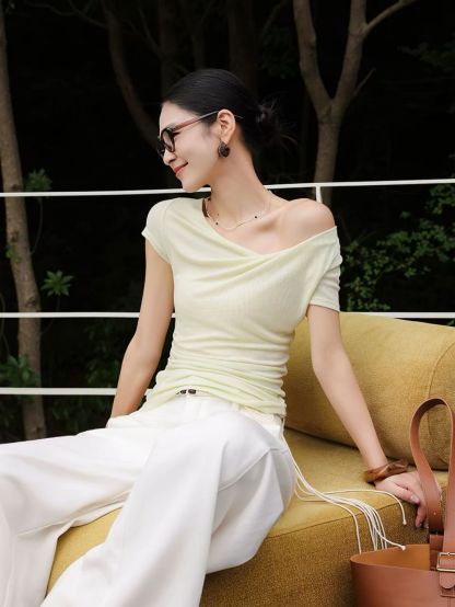 Lobora One Shoulder Top