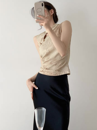 Xin Xin Sleeveles Oriental Top