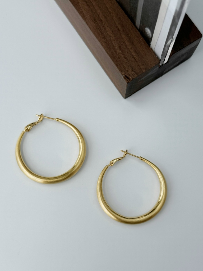 Zahra Frosted Hoop Earrings