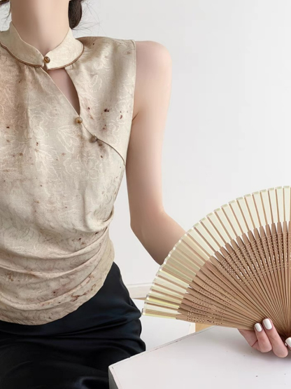 Xin Xin Sleeveles Oriental Top