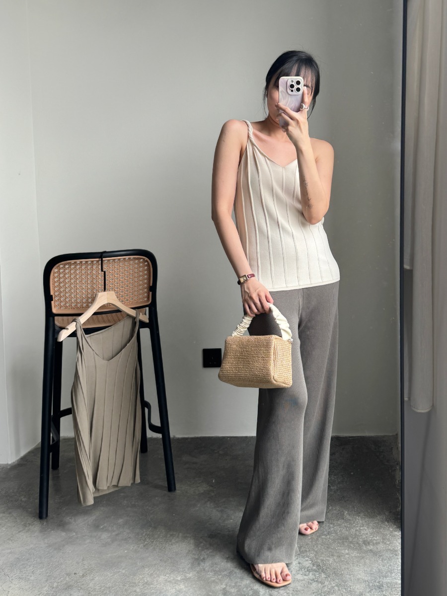 Emmett Twist Knot V-Neck Knit Top-The Black Bow-