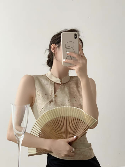 Xin Xin Sleeveles Oriental Top