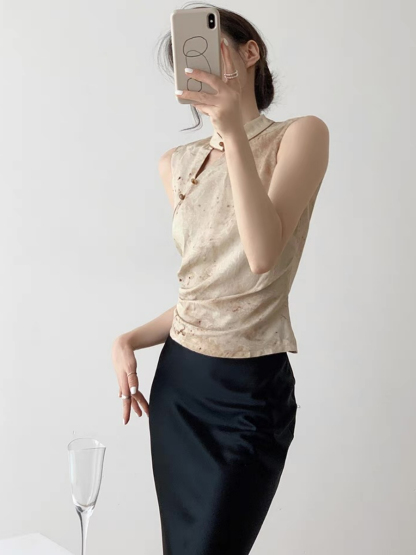 Xin Xin Sleeveles Oriental Top