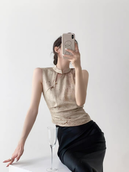 Xin Xin Sleeveles Oriental Top