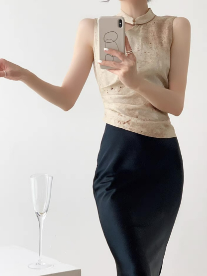 Xin Xin Sleeveles Oriental Top