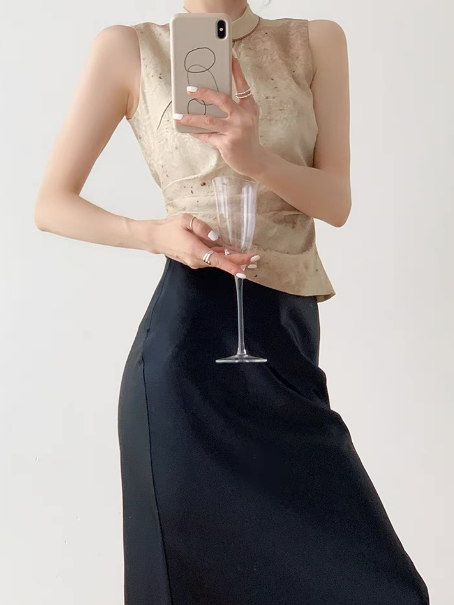 Xin Xin Sleeveles Oriental Top