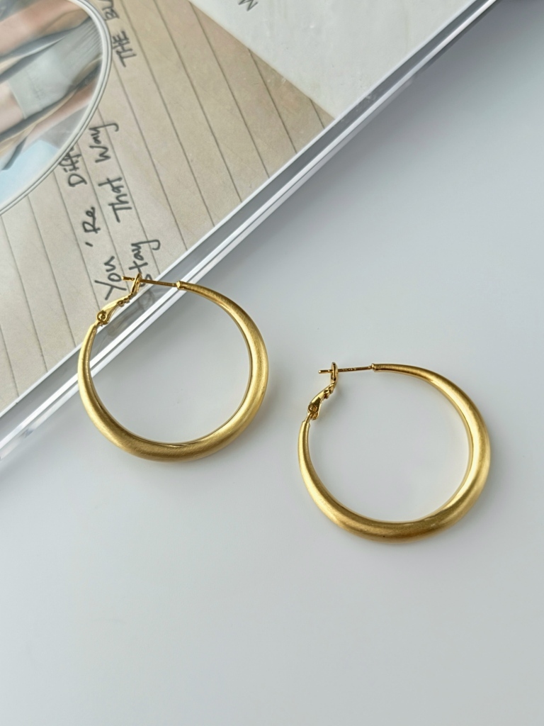 Zahra Frosted Hoop Earrings