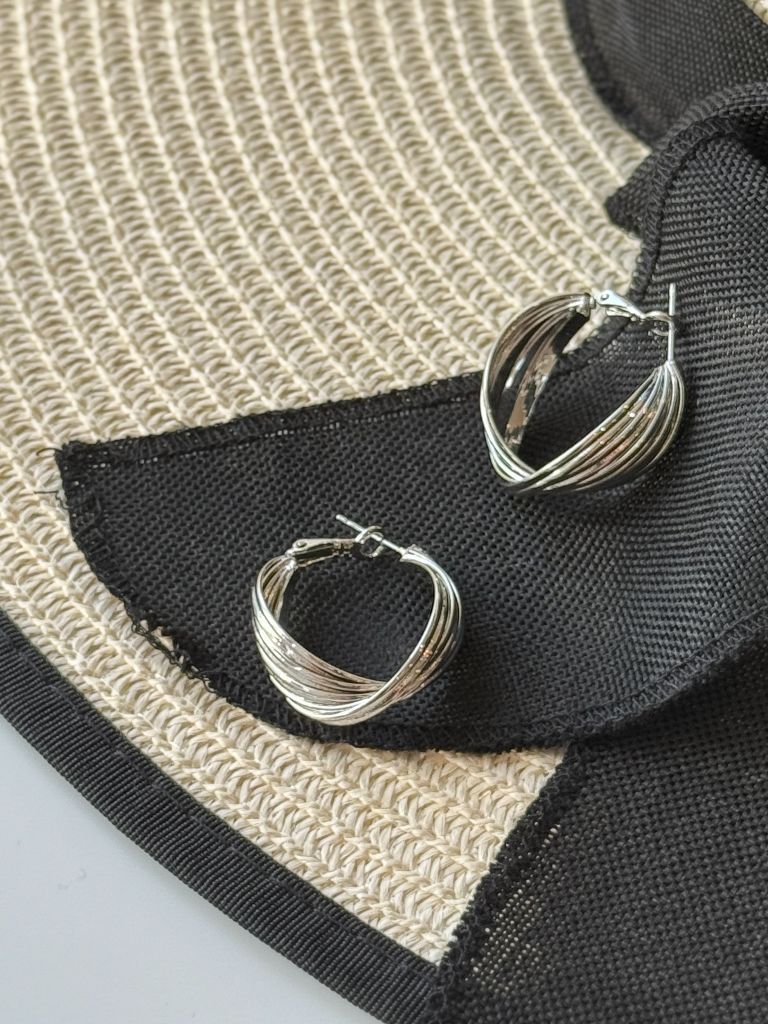 Seo-Yoon Twist Hoop Earrings