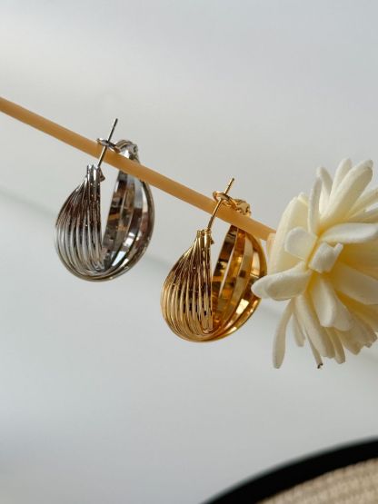 Seo-Yoon Twist Hoop Earrings