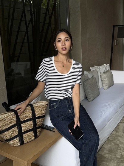 Minz Clean Fit U-Neck Striped Tee (Discounted-L size)-The Black Bow-