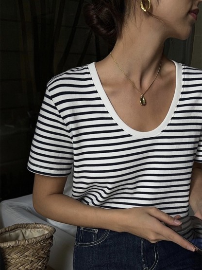 Minz Clean Fit U-Neck Striped Tee (Discounted-L size)-The Black Bow-