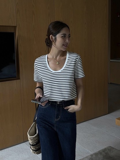 Minz Clean Fit U-Neck Striped Tee (Discounted-L size)-The Black Bow-