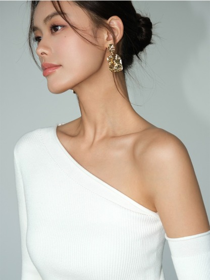 Moriah Asymmetric One Shoulder Top-The Black Bow-