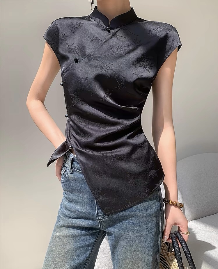 Cang Fen Asymmetric Oriental Top-The Black Bow-