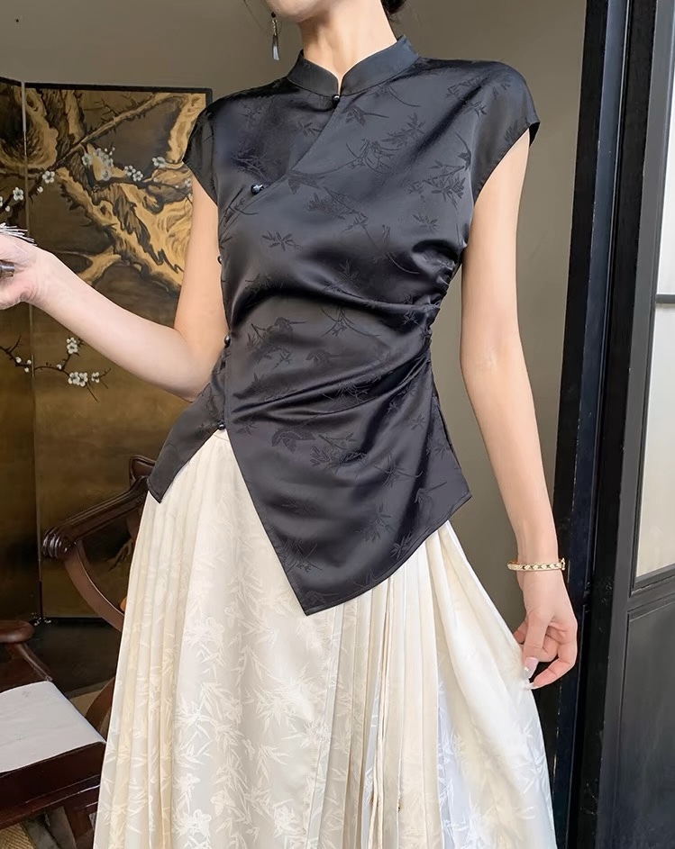 Cang Fen Asymmetric Oriental Top-The Black Bow-