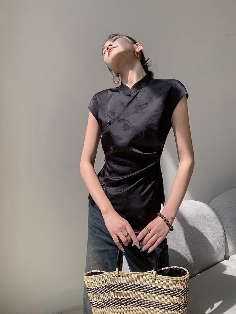 Cang Fen Asymmetric Oriental Top-The Black Bow-