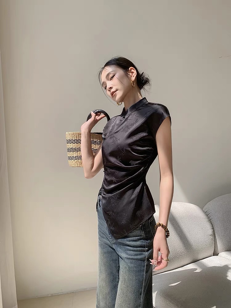 Cang Fen Asymmetric Oriental Top-The Black Bow-