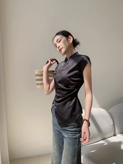 Cang Fen Asymmetric Oriental Top-The Black Bow-