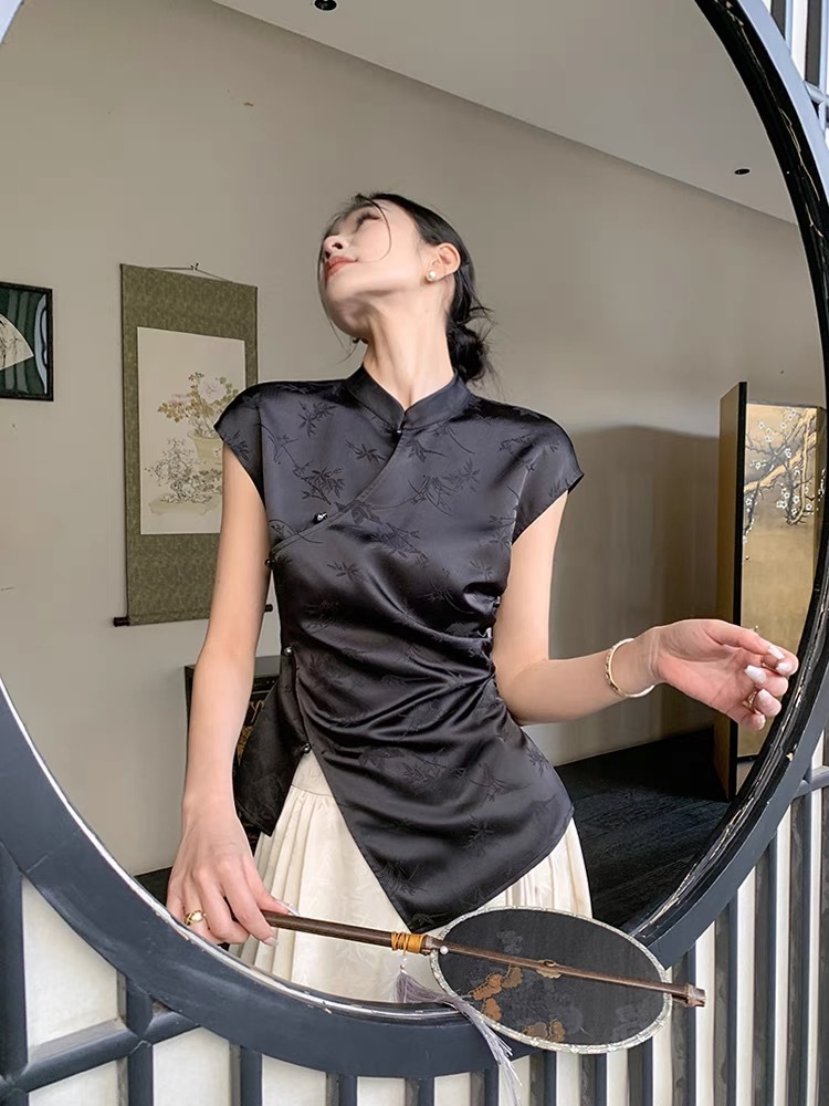 Cang Fen Asymmetric Oriental Top-The Black Bow-