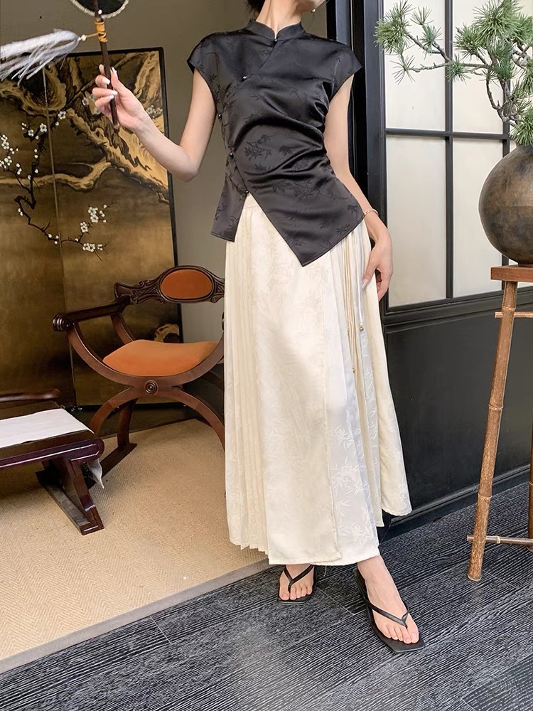 Cang Fen Asymmetric Oriental Top-The Black Bow-