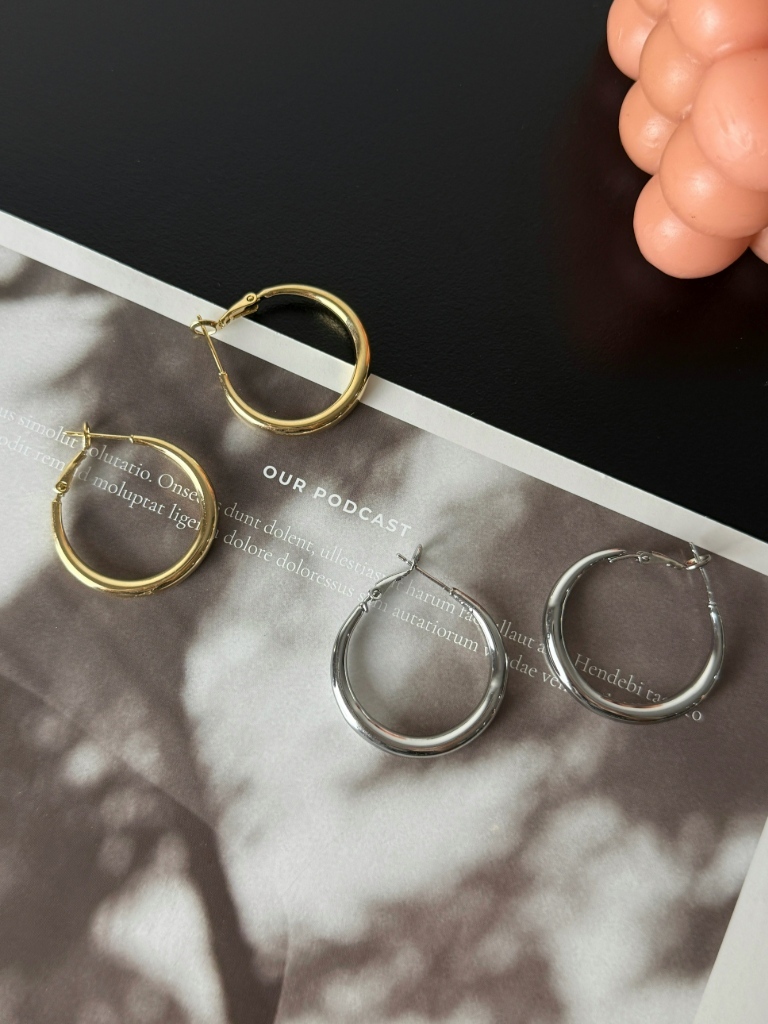 Zoya Shiny Hoop Earrings