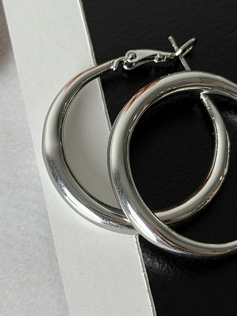 Zoya Shiny Hoop Earrings