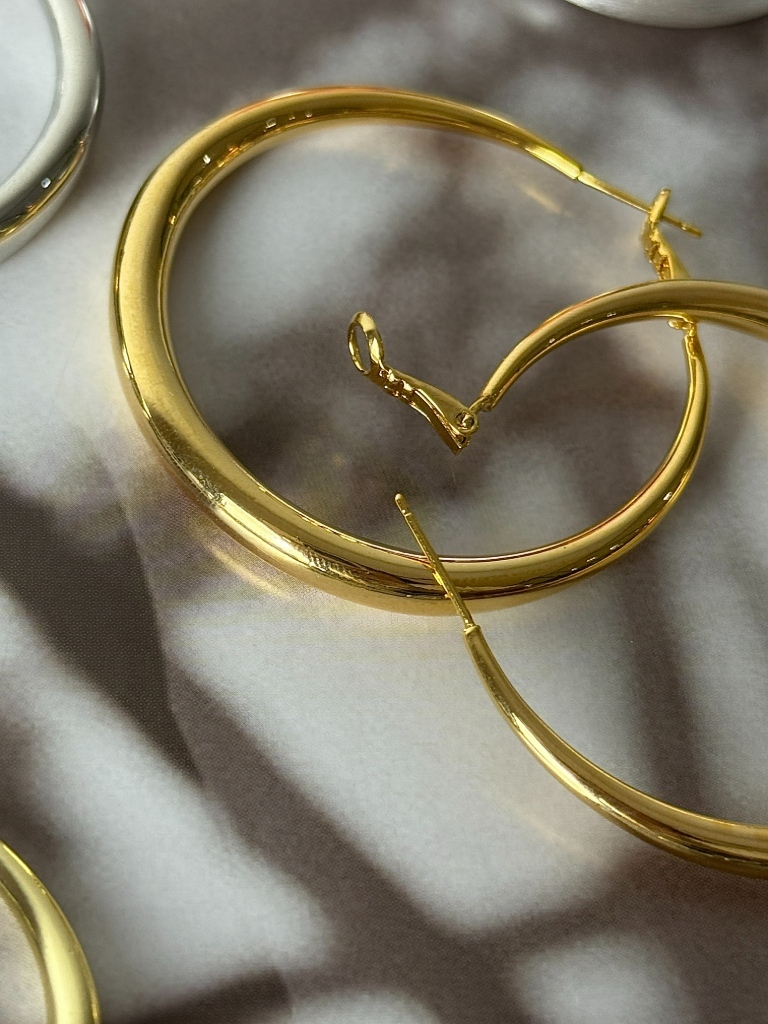 Zoya Shiny Hoop Earrings