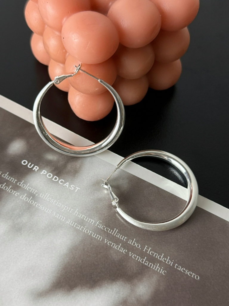 Zoya Shiny Hoop Earrings