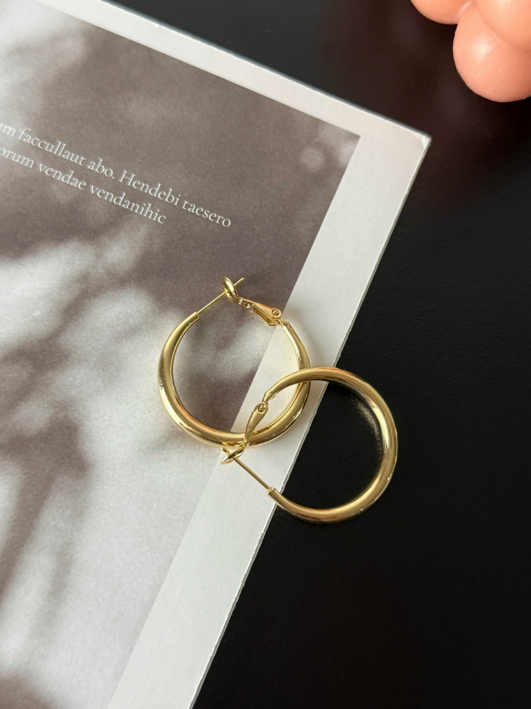 Zoya Shiny Hoop Earrings