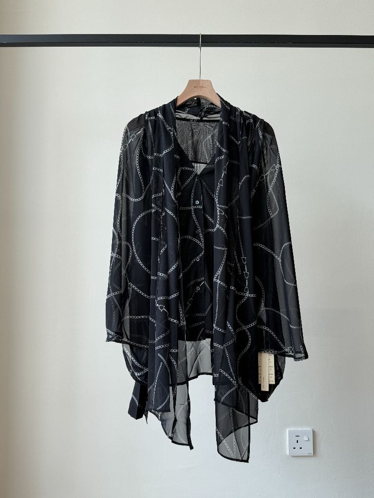 Wirenth Graphic Print Long Sleeve Top