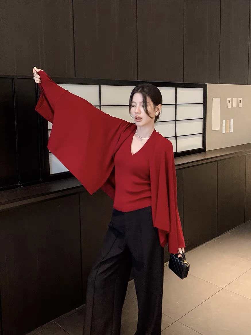 Laselle Two Pieces Halter Neck Button Knit Top with Shawl 