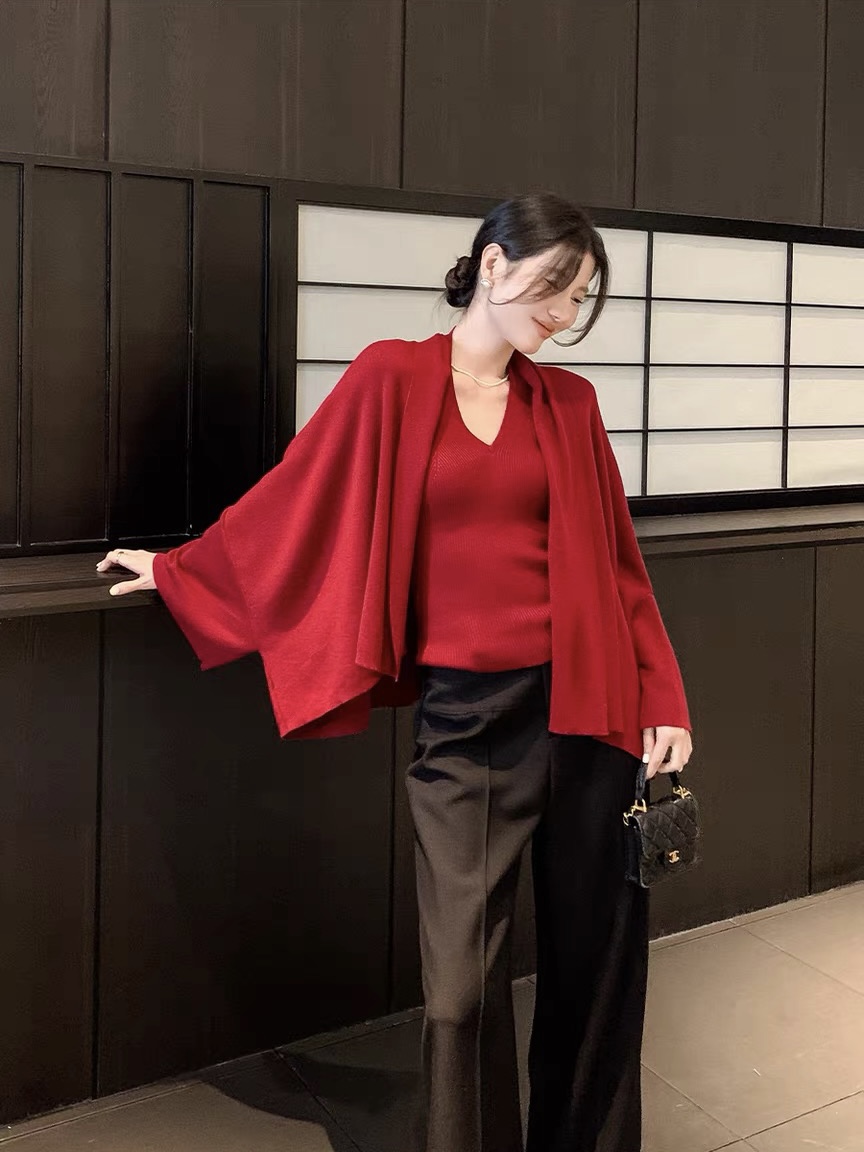 Laselle Two Pieces Halter Neck Button Knit Top with Shawl 