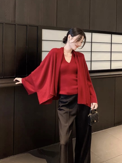 Laselle Two Pieces Halter Neck Button Knit Top with Shawl 