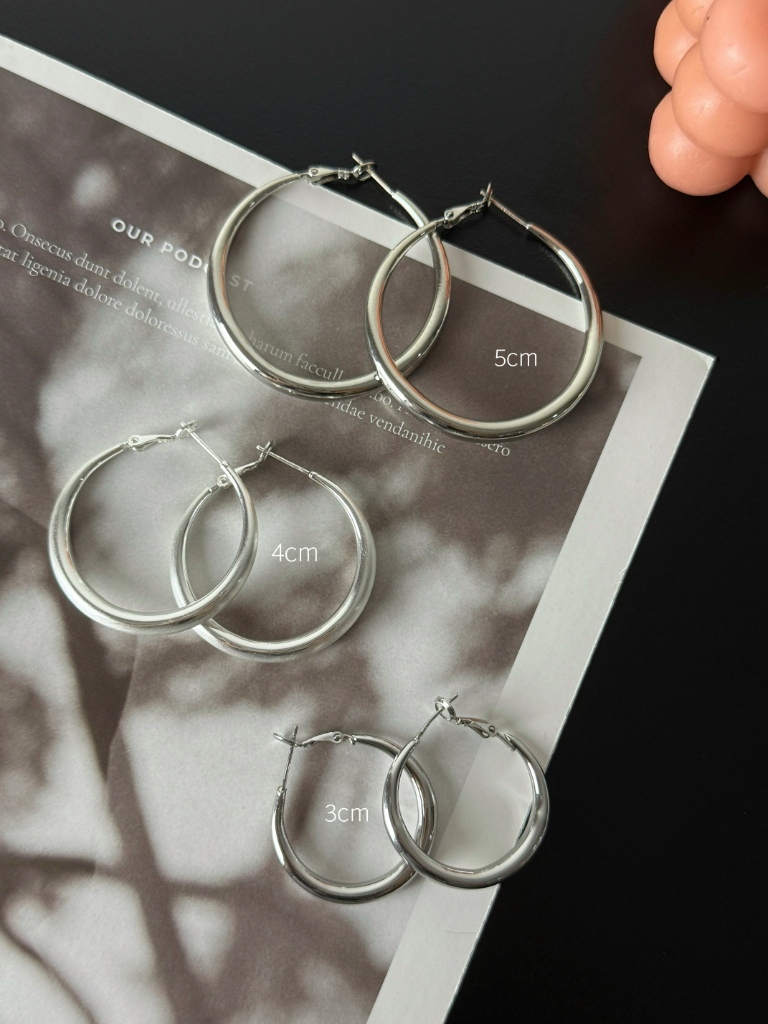 Zoya Shiny Hoop Earrings