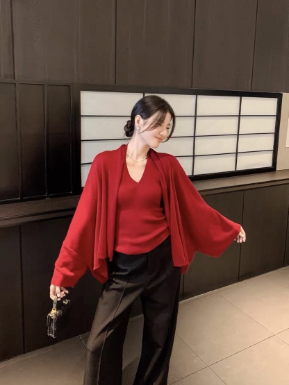 Laselle Two Pieces Halter Neck Button Knit Top with Shawl 