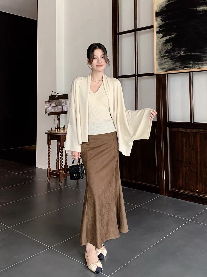 Laselle Two Pieces Halter Neck Button Knit Top with Shawl 