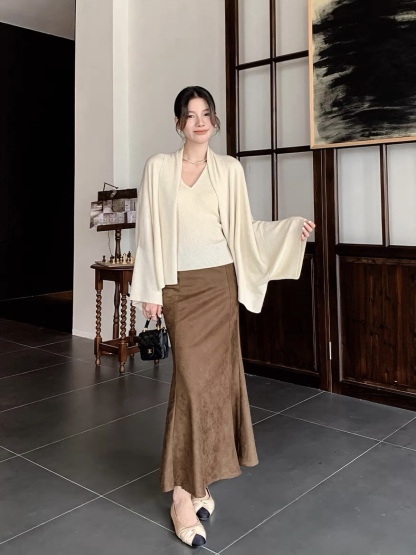 Laselle Two Pieces Halter Neck Button Knit Top with Shawl 