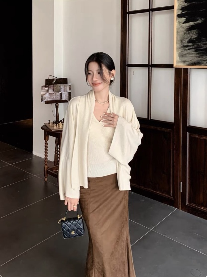 Laselle Two Pieces Halter Neck Button Knit Top with Shawl 