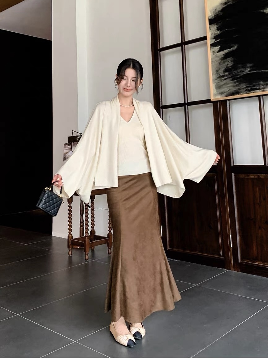 Laselle Two Pieces Halter Neck Button Knit Top with Shawl 