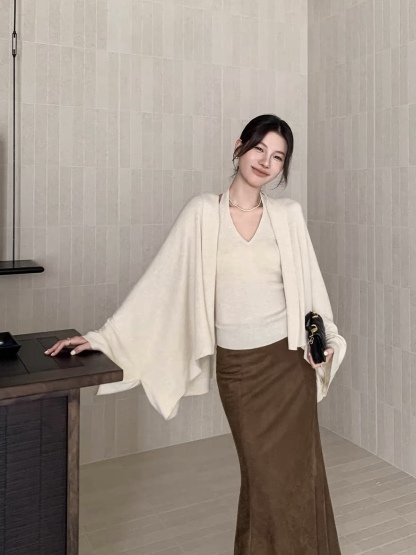 Laselle Two Pieces Halter Neck Button Knit Top with Shawl 