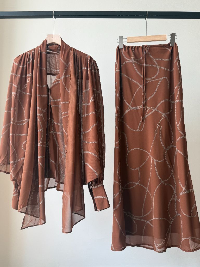 Wirenth Graphic Print Long Sleeve Top