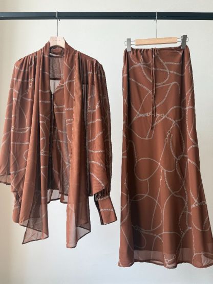 Wirenth Graphic Print Long Sleeve Top