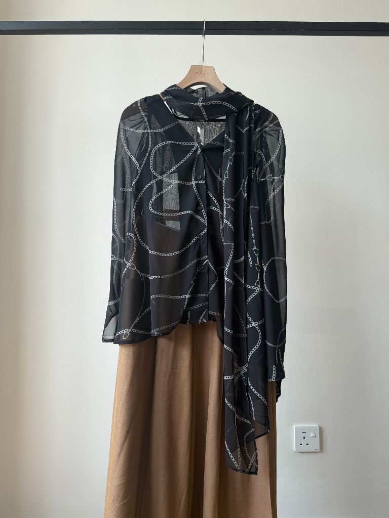 Wirenth Graphic Print Long Sleeve Top