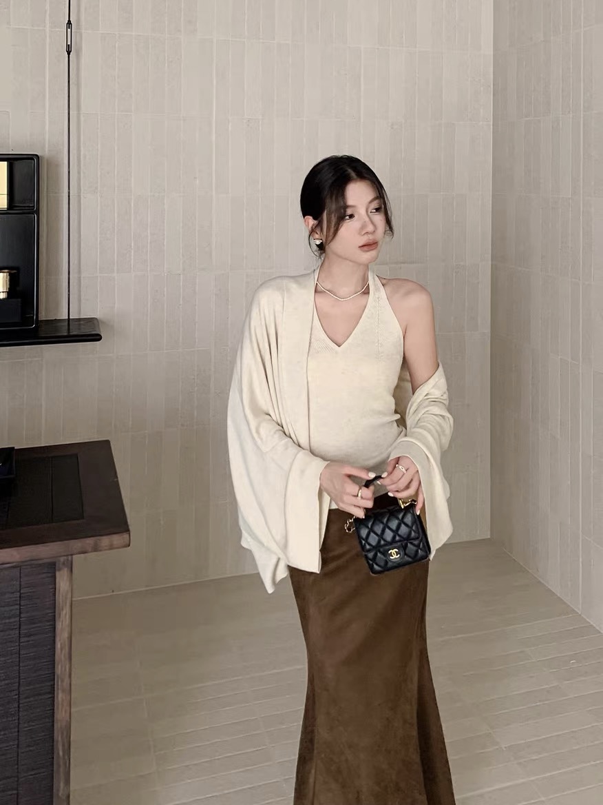 Laselle Two Pieces Halter Neck Button Knit Top with Shawl 