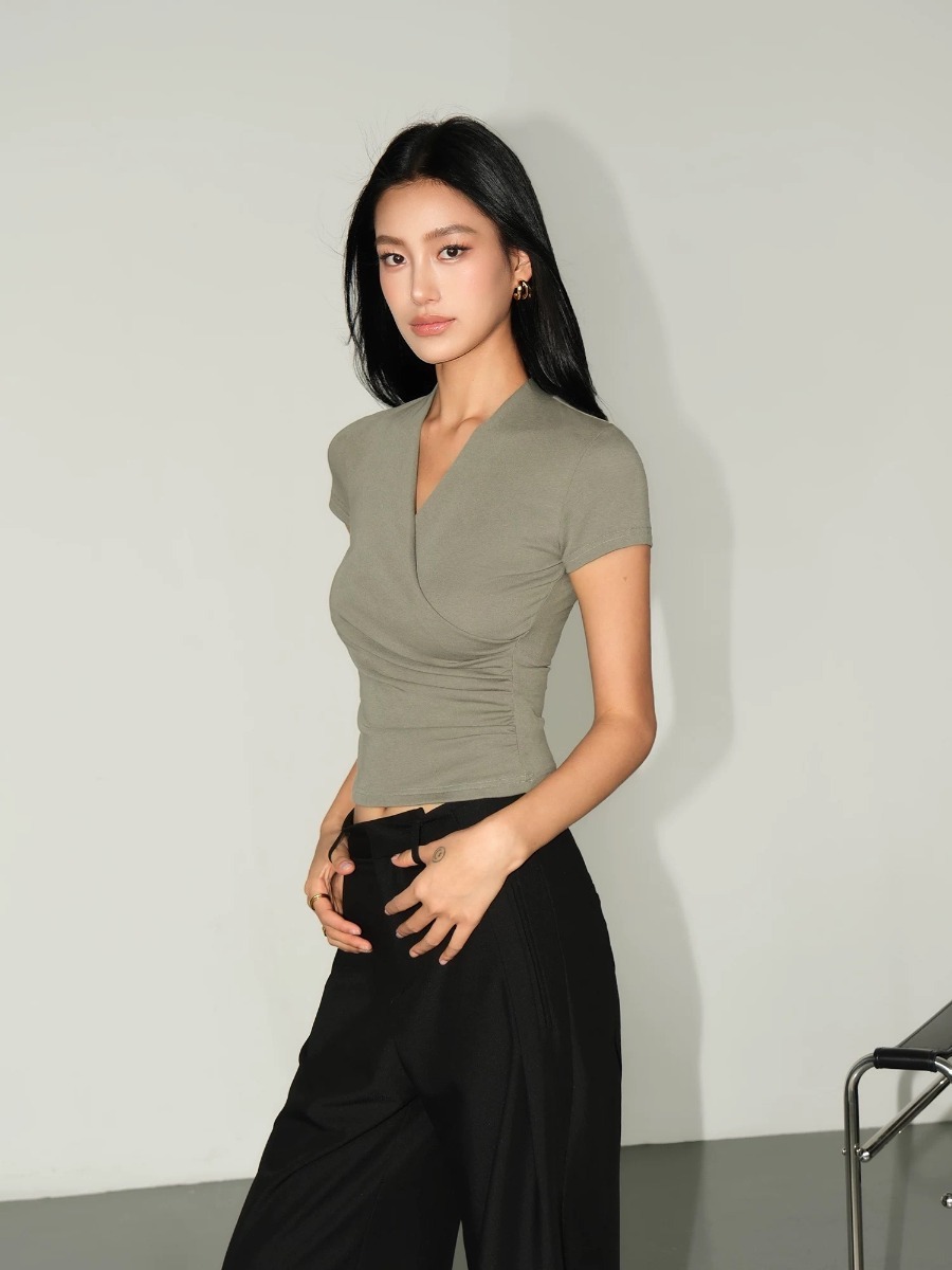 Meesy V-Neck Top-The Black Bow-