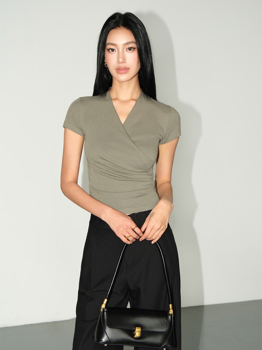 Meesy V-Neck Top-The Black Bow-