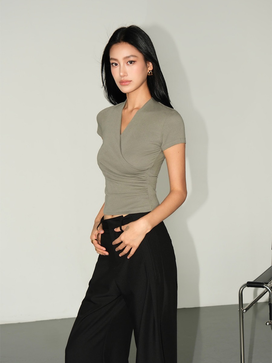 Meesy V-Neck Top-The Black Bow-