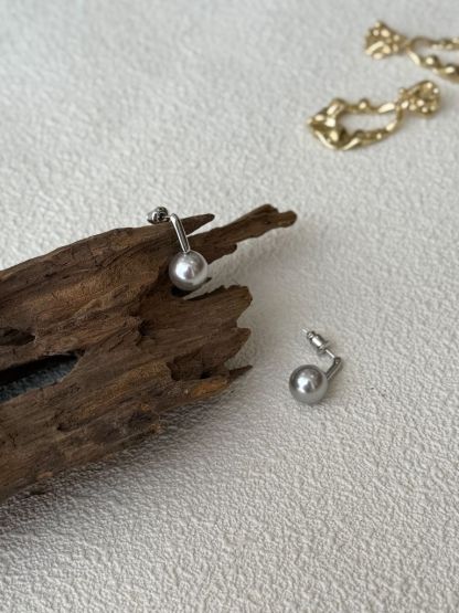 Ye-Jin Single Pearl Drop Earrings